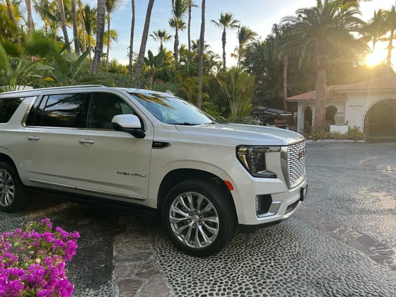 White GMC Yukon Denali for a private transfer from Los Cabos Airport to Cabo San Lucas