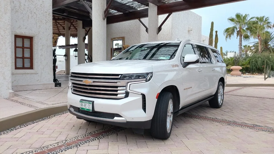 White Chevrolet Suburban for private airport transfers at a hotel entrance in Los Cabos